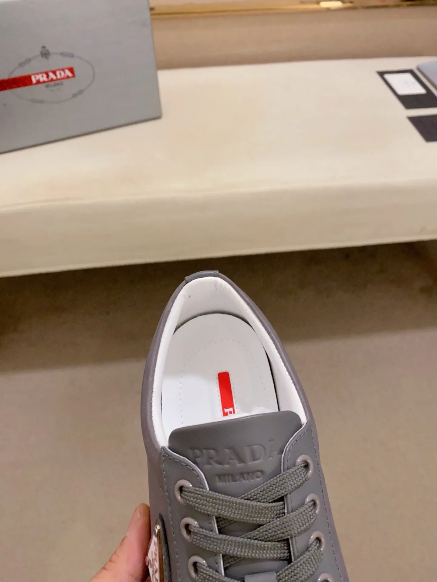 Men's shoes 💰 580💰 ✔️✔️✔️High-quality new PRADA counters are launched at the same time. The new men's shoes and 😘fabrics are selected from first-layer cowhide and are made by pure handicrafts. Lining: Full cowhide lining. 👍🏿 High-end ☄️ air-cushion molded anti-slip rubber outsole, exquisite lines, simple and elegant, comfortable and high-end for leisure travel. Code number: 38 to 44 (45 can be customized)